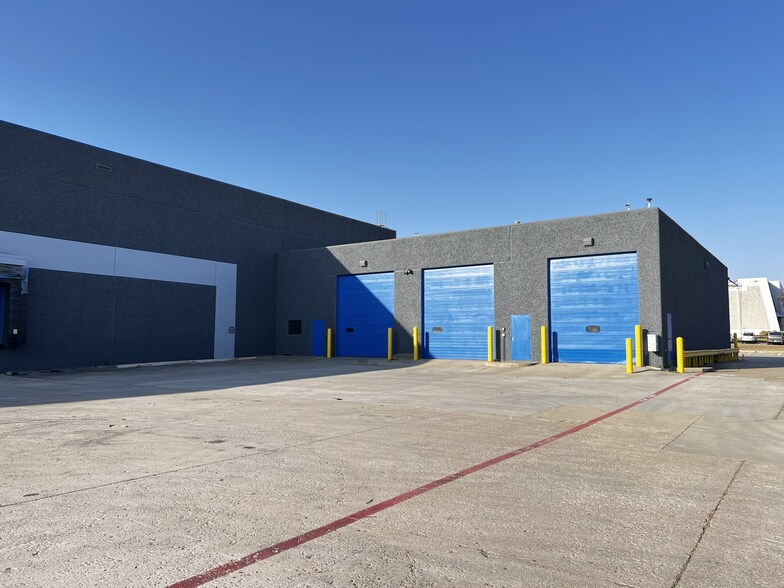More Photos Of 1350 Avenue S, Grand Prairie Distribution For Lease