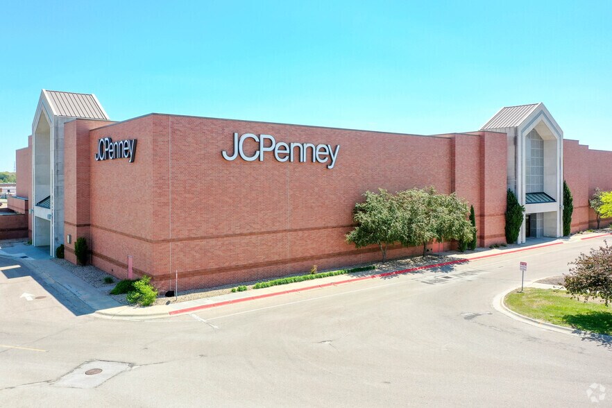 More Photos Of 6100 O St, Lincoln Unknown For Lease