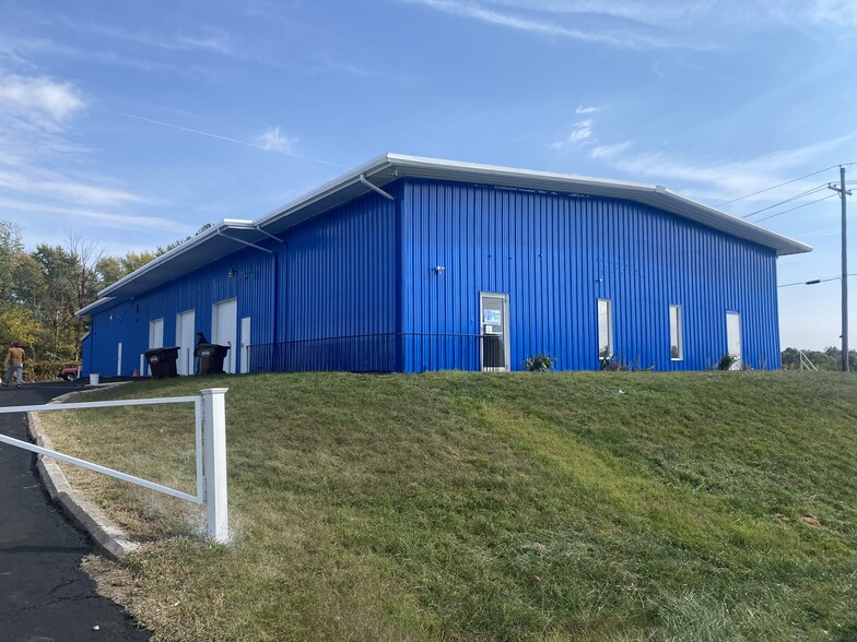 Primary Photo Of 3345 Commerce Dr, Columbus Warehouse For Lease