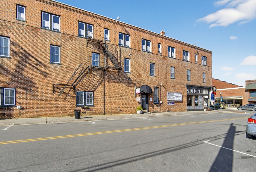 More Photos Of 104-110 S Hill Ave, South Hill Office Residential For Lease