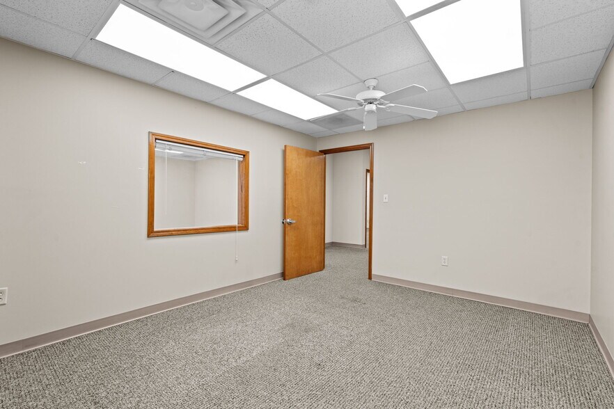 More Photos Of 311 N Waverly Ave, Springfield Warehouse For Lease