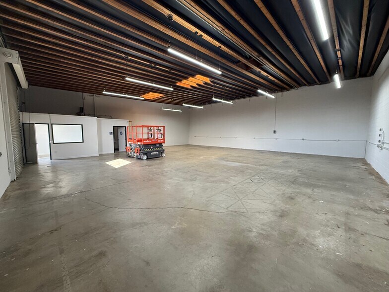 More Photos Of 2918 Denby Ave, Los Angeles Light Manufacturing For Lease