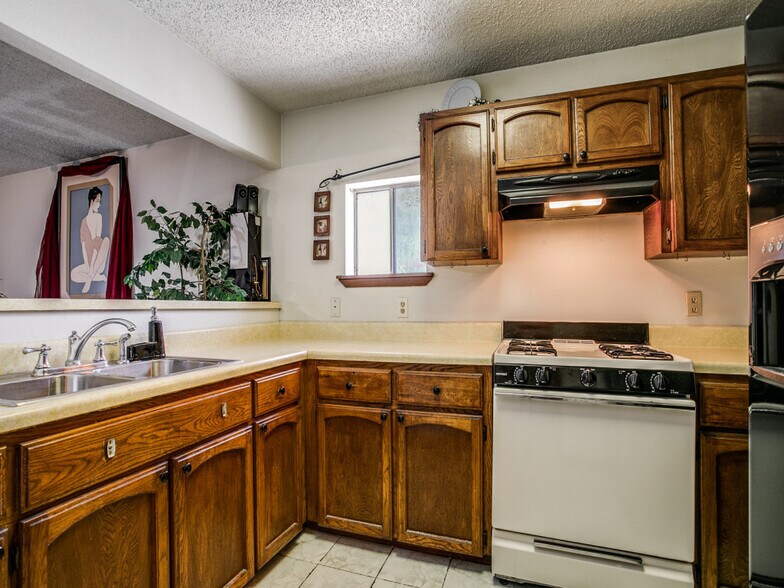 More Photos Of 226 E Fest St, San Antonio Restaurant For Sale