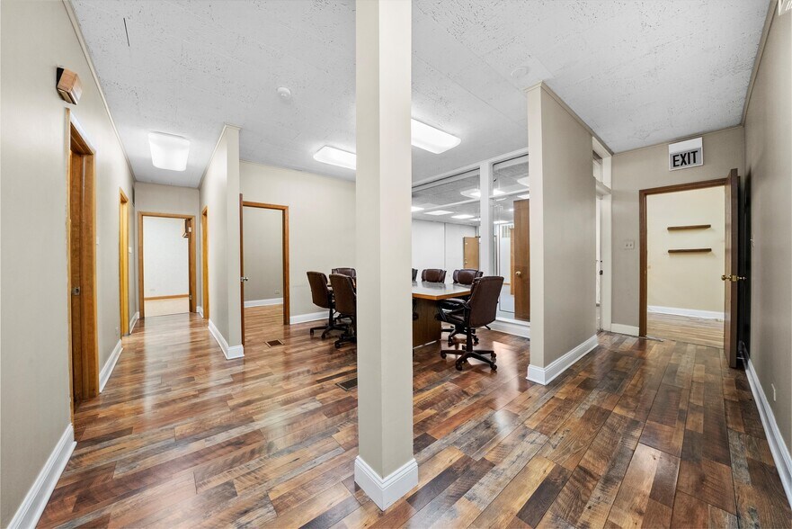 More Photos Of 5346 W 95th St, Oak Lawn Office For Sale