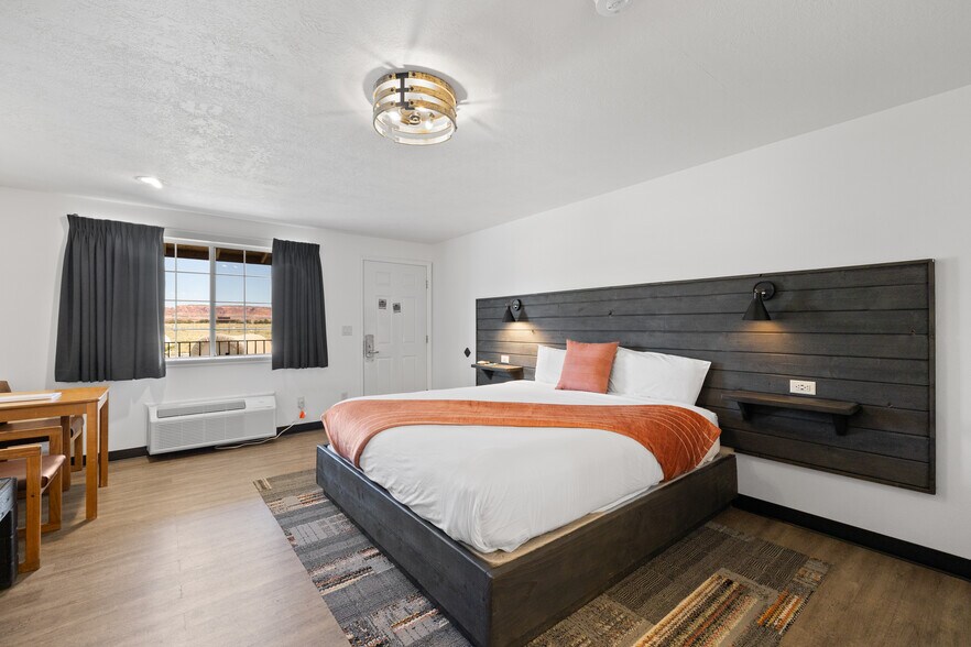 More Photos Of 955 E Utah State Route 24, Torrey Hotel For Sale