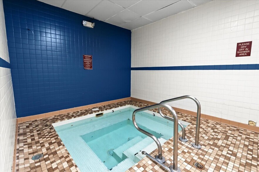 More Photos Of 2140 Fairway Dr, Davison Sports And Entertainment For Sale