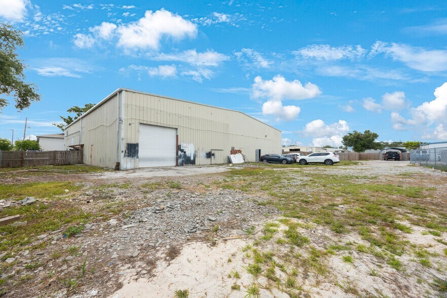 More Photos Of 9161 131st Pl N, Largo Warehouse For Lease