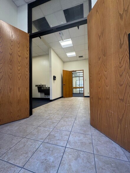 Primary Photo Of 416 N Stanton St, El Paso Office For Lease
