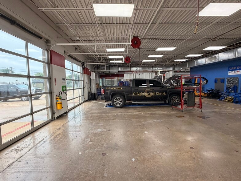 More Photos Of 202 Comstock St W, Dallas Warehouse For Lease