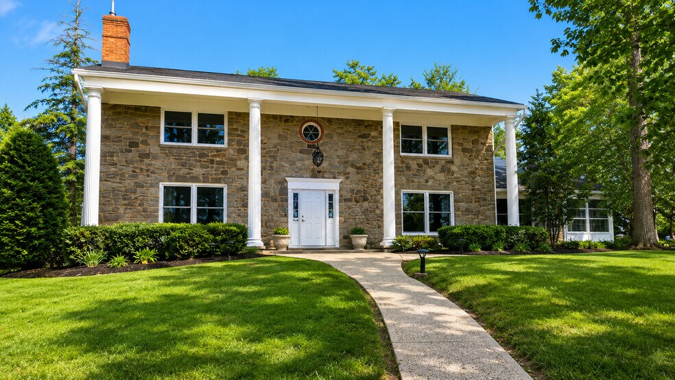 Primary Photo Of 3141 Bordentown Ave, Parlin Flex For Sale