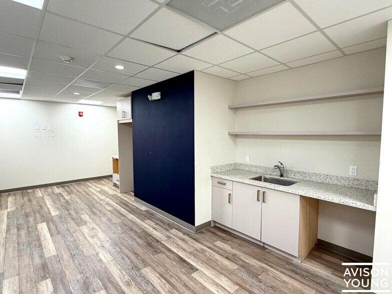 More Photos Of 500 Sawgrass Corporate Pky, Sunrise Office For Lease