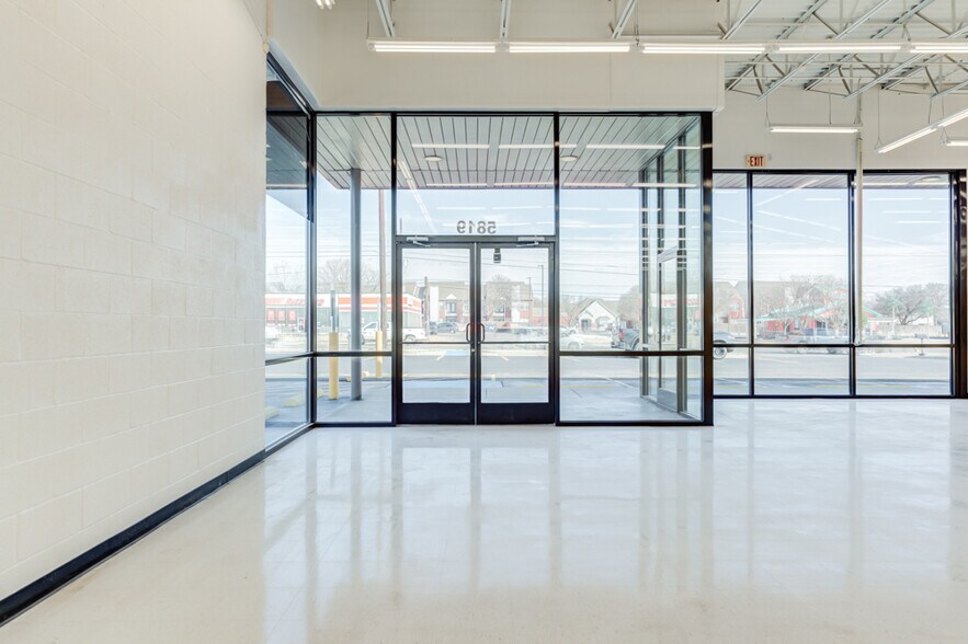 More Photos Of 5819 4th St, Lubbock Freestanding For Lease