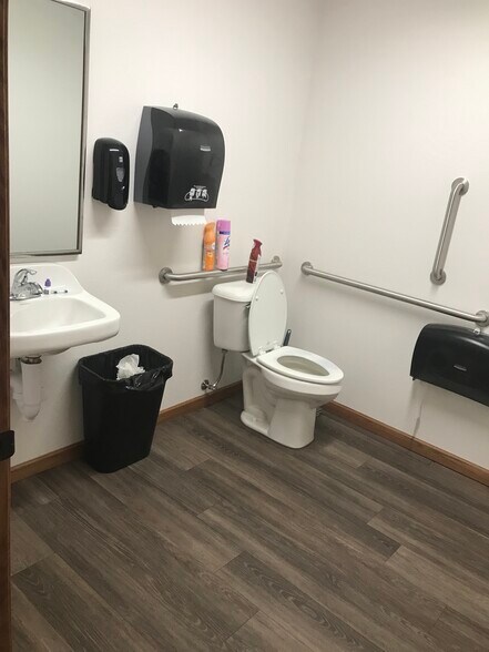 More Photos Of 510 S Federal Blvd, Riverton Industrial For Sale