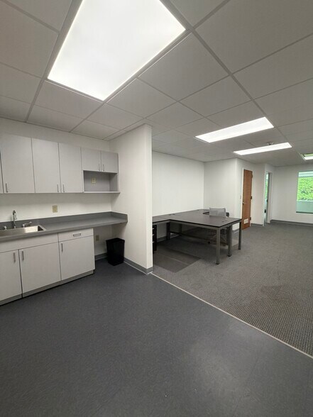 More Photos Of 118 N Bedford Rd, Mount Kisco Office For Lease