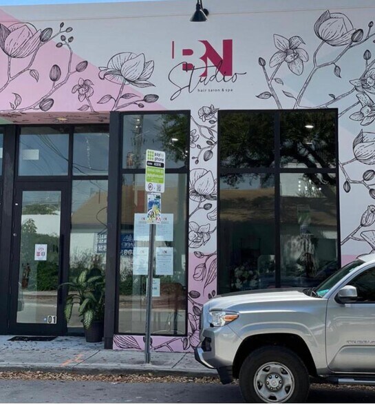 More Photos Of 20-30 NW 34th St, Miami Storefront Retail Office For Lease