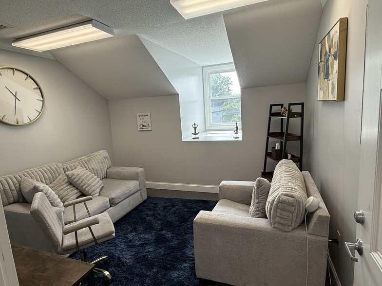 More Photos Of 95-127 Fenn Rd, Newington Unknown For Lease