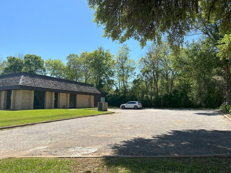 More Photos Of 901 N Mallard St, Palestine Medical For Sale