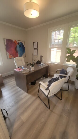 More Photos Of 119 Cherokee Rd, Charlotte Office For Lease