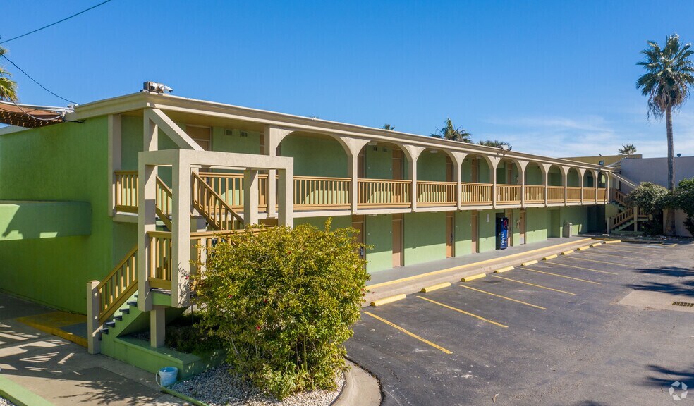 More Photos Of 3202 E Surfside Blvd, Corpus Christi Hotel For Sale