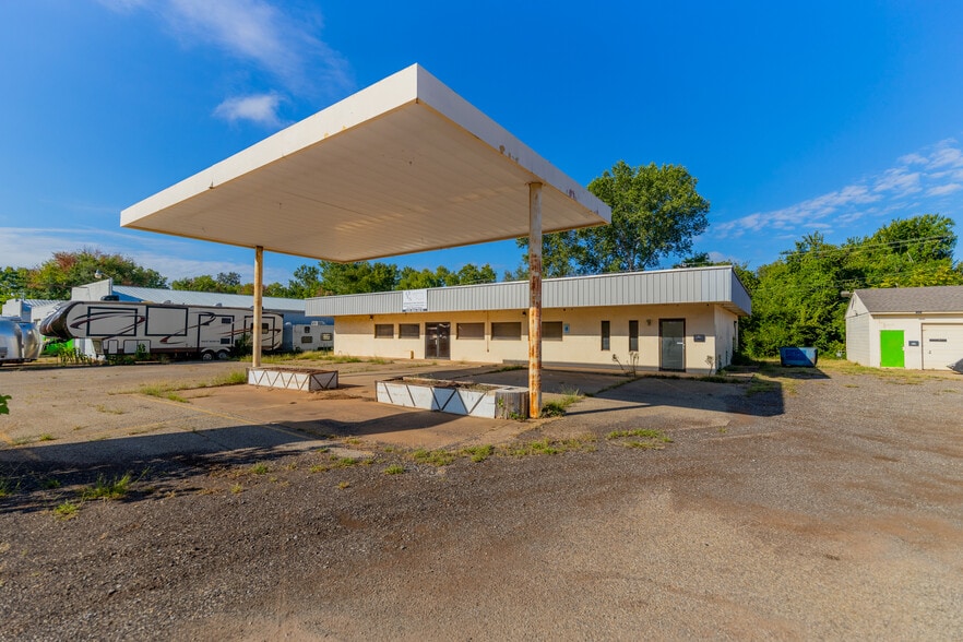 More Photos Of 2012 S Main St, Stillwater Medical For Sale