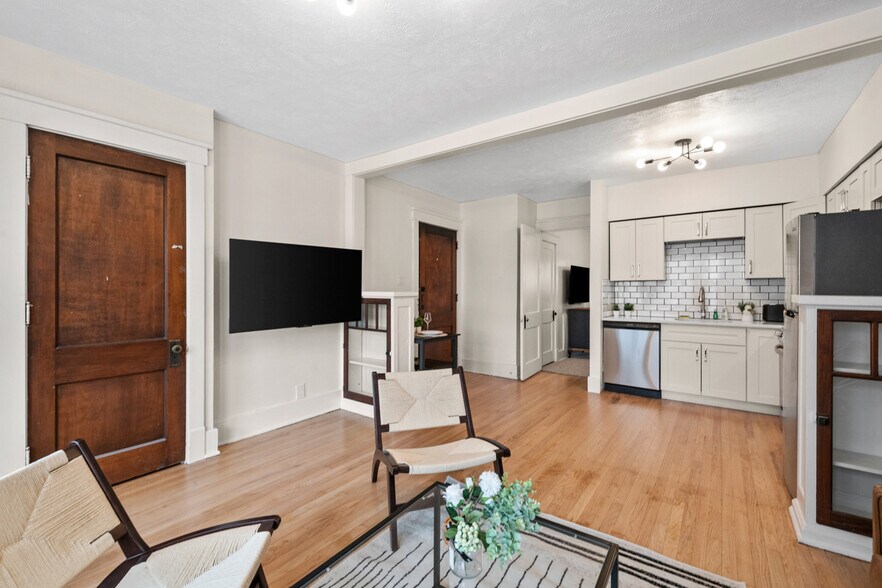 More Photos Of 120 N 6th St, Council Bluffs Apartments For Sale