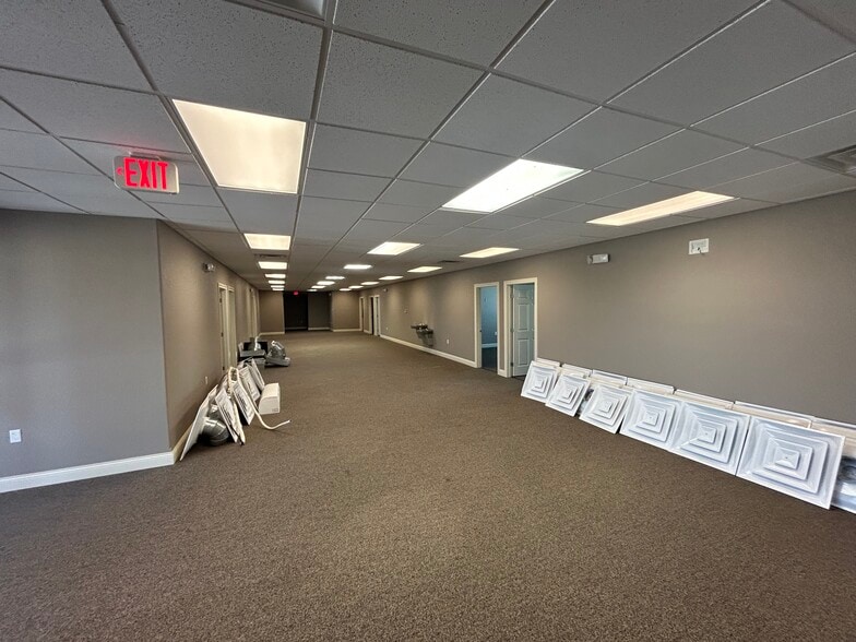 More Photos Of 1602 Tullamore Ave, Bloomington Office For Sale