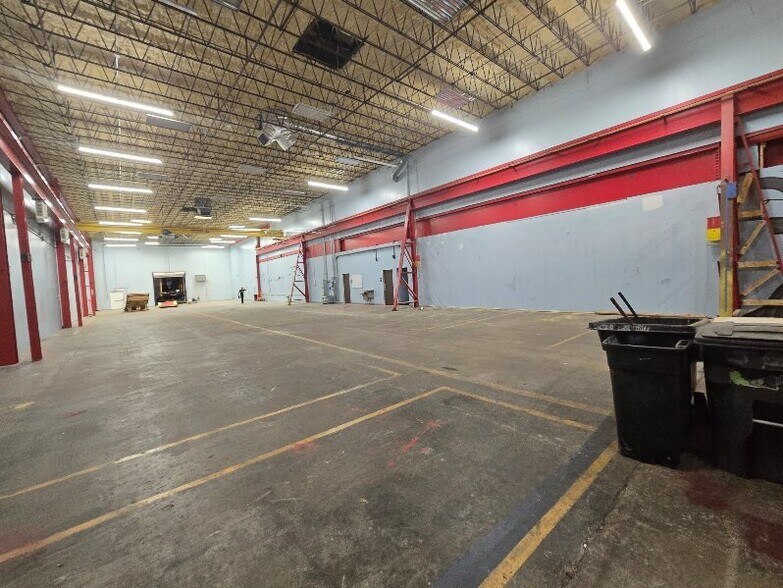 More Photos Of 1530 W Sam Houston Pky N, Houston Warehouse For Lease