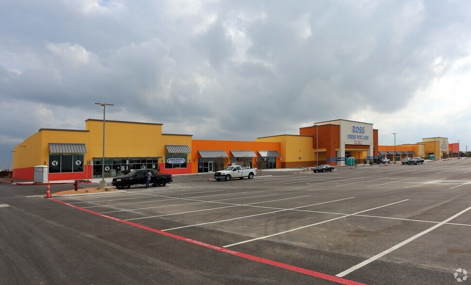 Primary Photo Of 5203 Bob Bullock Loop 20, Laredo Storefront For Lease