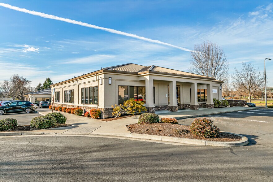 More Photos Of 3144 State St, Medford Healthcare For Lease