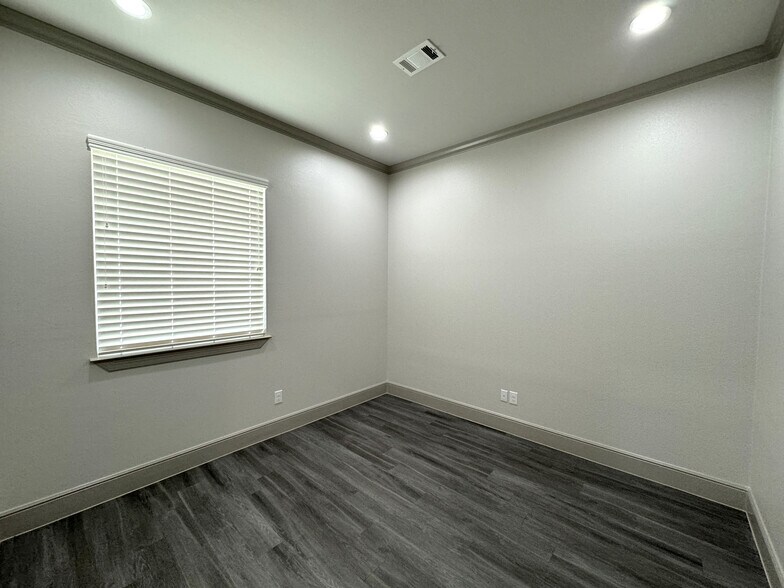 More Photos Of 17138 N Eldridge Pky, Tomball Medical For Sale