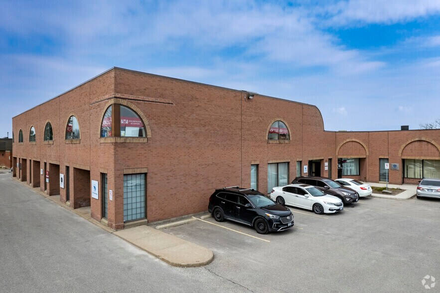 More Photos Of 20 Amber St, Markham Warehouse For Lease