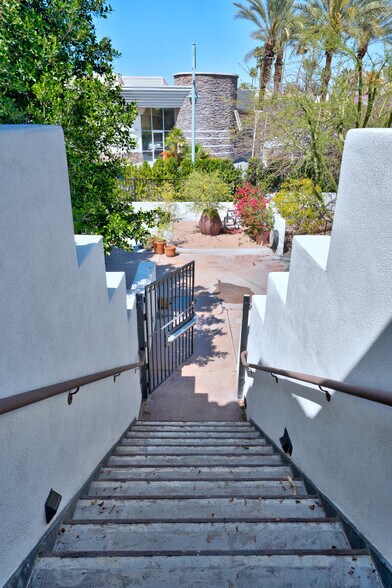 More Photos Of 369 N Palm Canyon Dr, Palm Springs Restaurant For Lease