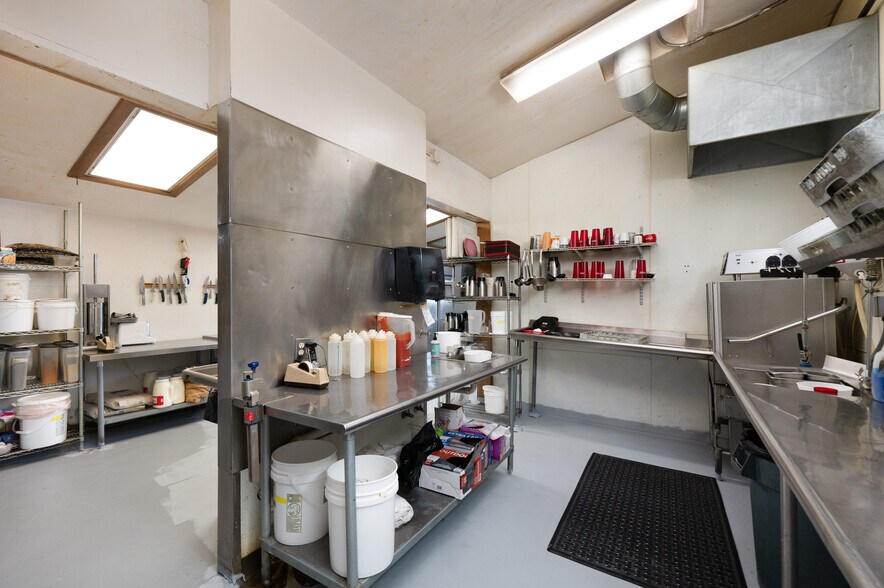 More Photos Of 2711 W College St, Bozeman Restaurant For Sale