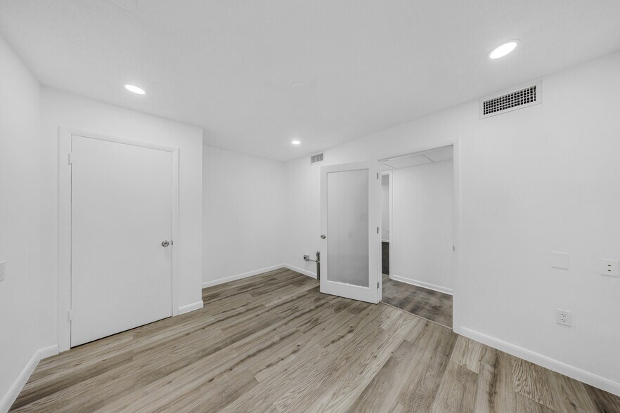 More Photos Of 7550 W 2nd Ct, Hialeah Warehouse For Lease