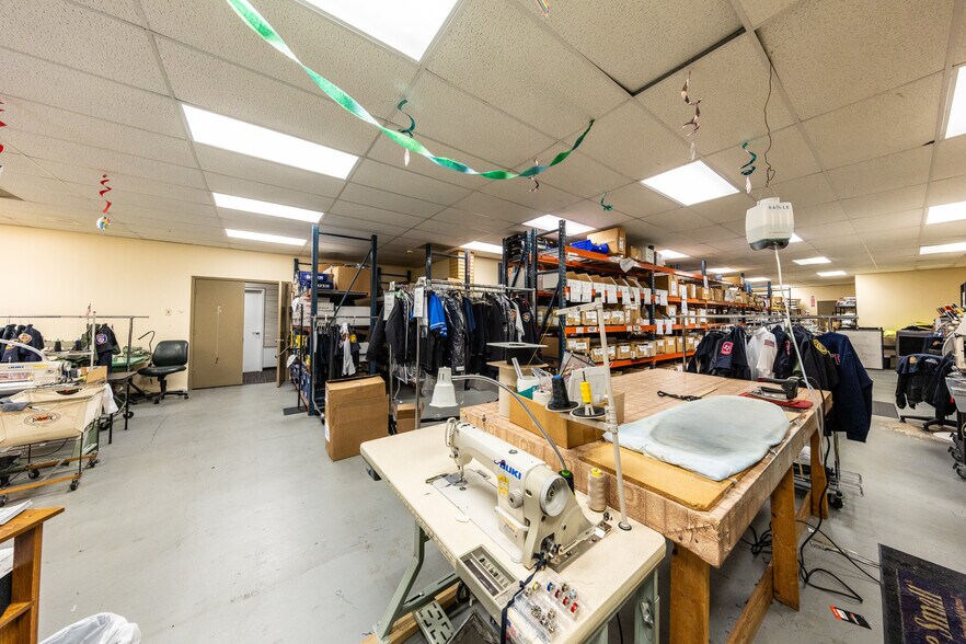 More Photos Of 2111 West Ave, San Antonio Flex For Sale