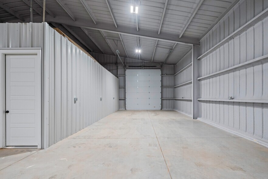 More Photos Of 8922 County Road 6820, Lubbock Warehouse For Lease