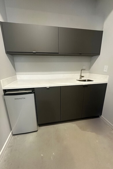 More Photos Of 1711 Amazing Way, Ocoee Storefront Retail Office For Sale