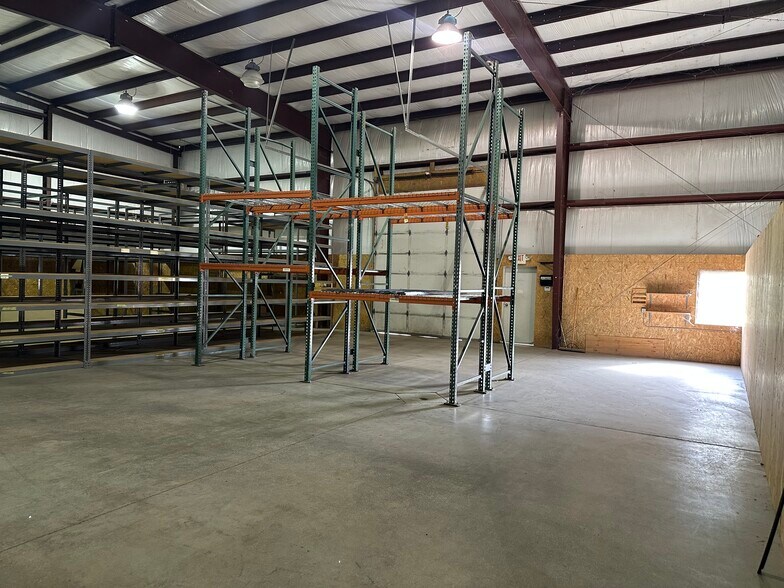 More Photos Of 30 Stone Rd, Cook Warehouse For Lease