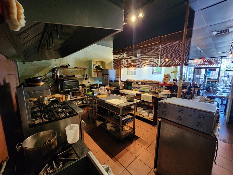 More Photos Of 1215 S Kihei Rd, Kihei Freestanding For Lease