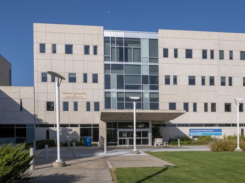 More Photos Of 575 S 70th St, Lincoln Medical For Lease