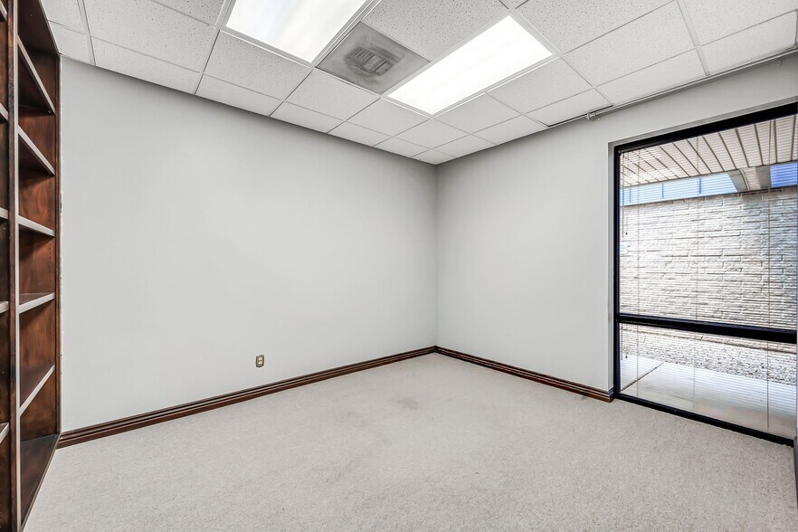 More Photos Of 145 E University Dr, Mesa Office For Lease
