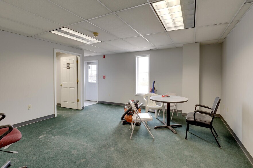 More Photos Of 2414 W Schneidman Dr, Quincy Industrial For Lease