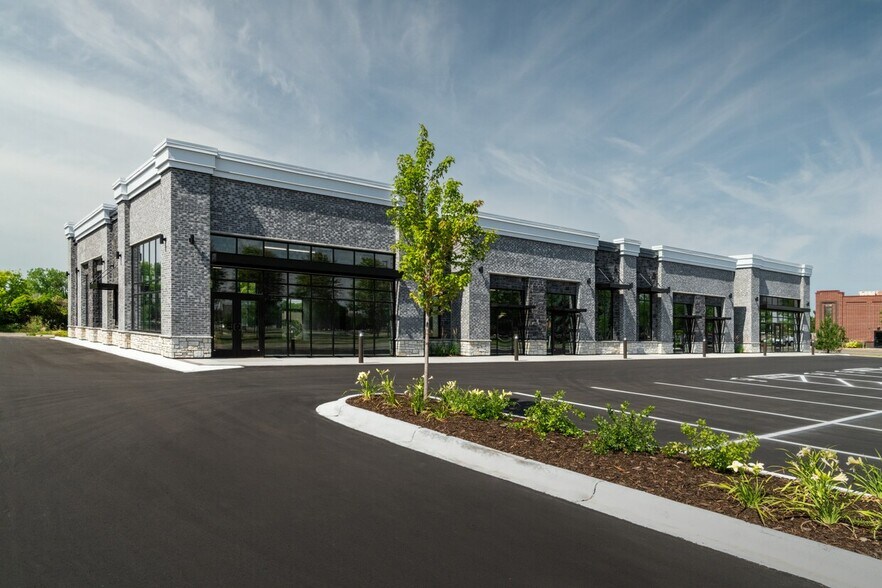 More Photos Of 136th Avenue North, Rogers Storefront Retail Office For Lease