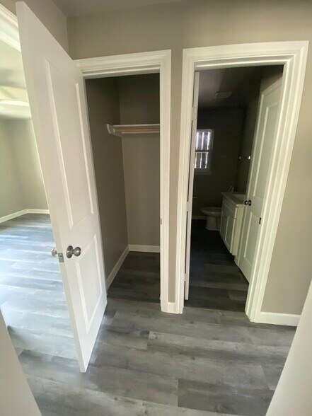 More Photos Of 8817 Emmott Rd, Houston Office For Lease