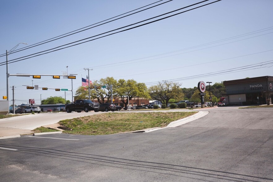 More Photos Of 2000 US Highway 281, Marble Falls Office For Lease