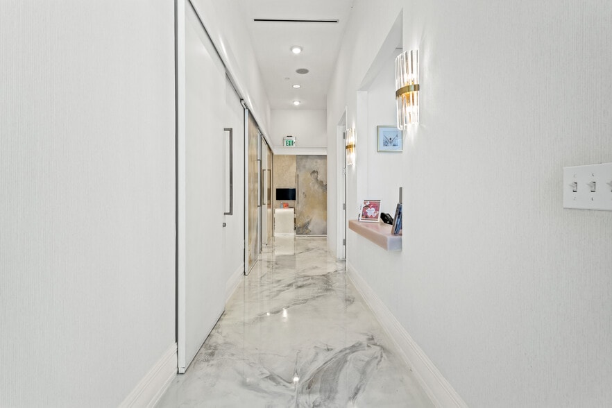 More Photos Of 250 Pharr Rd NE, Atlanta Apartments For Lease