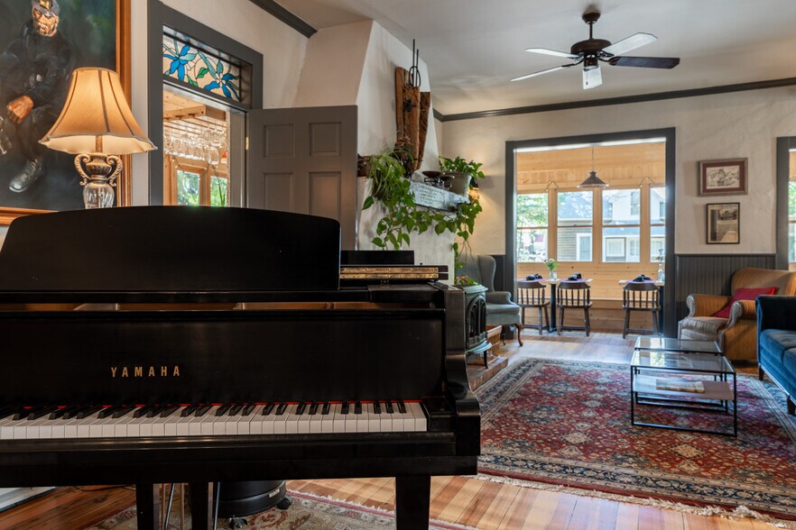 More Photos Of 129 Gothic Ave, Crested Butte Hotel For Sale