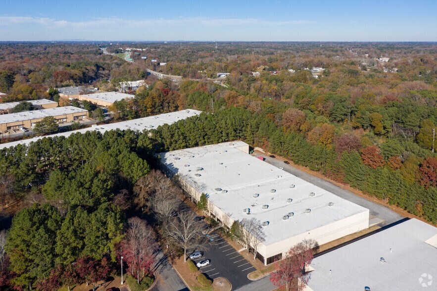 More Photos Of 715 Park North Blvd, Clarkston Distribution For Lease