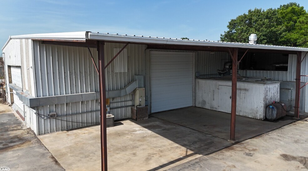 More Photos Of 1701 S Timber St, Stuttgart Office Residential For Sale