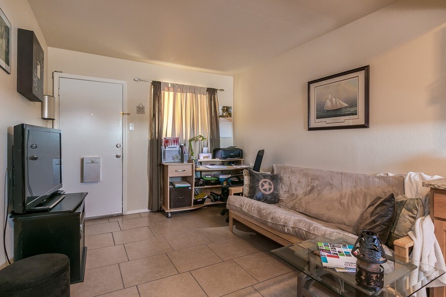 More Photos Of 1031 N Sumner St, Pampa Apartments For Sale